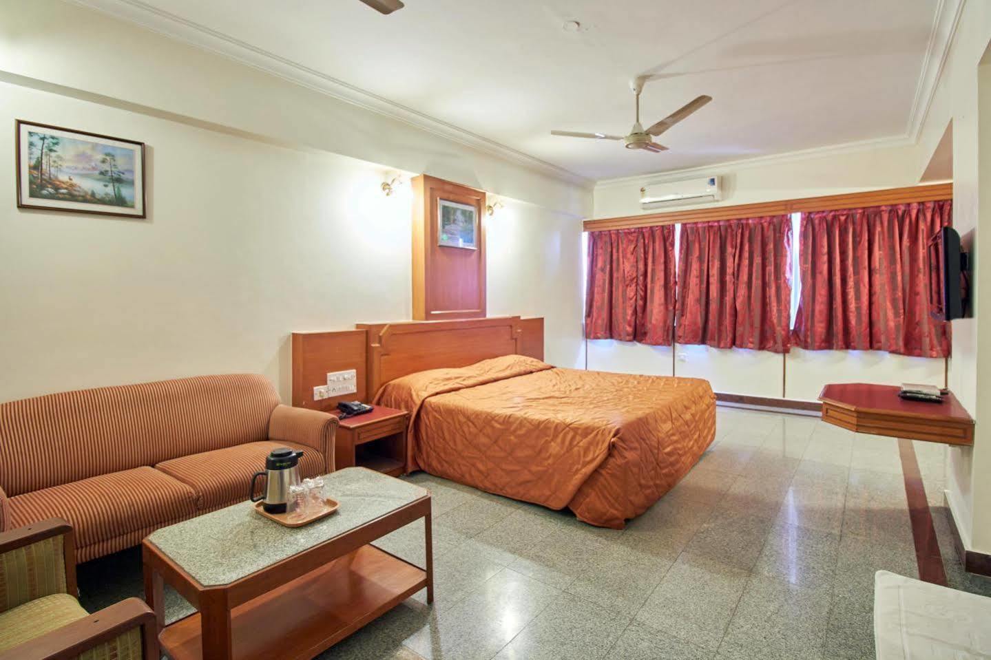 Hotel Chalukya Bangalore Bagian luar foto