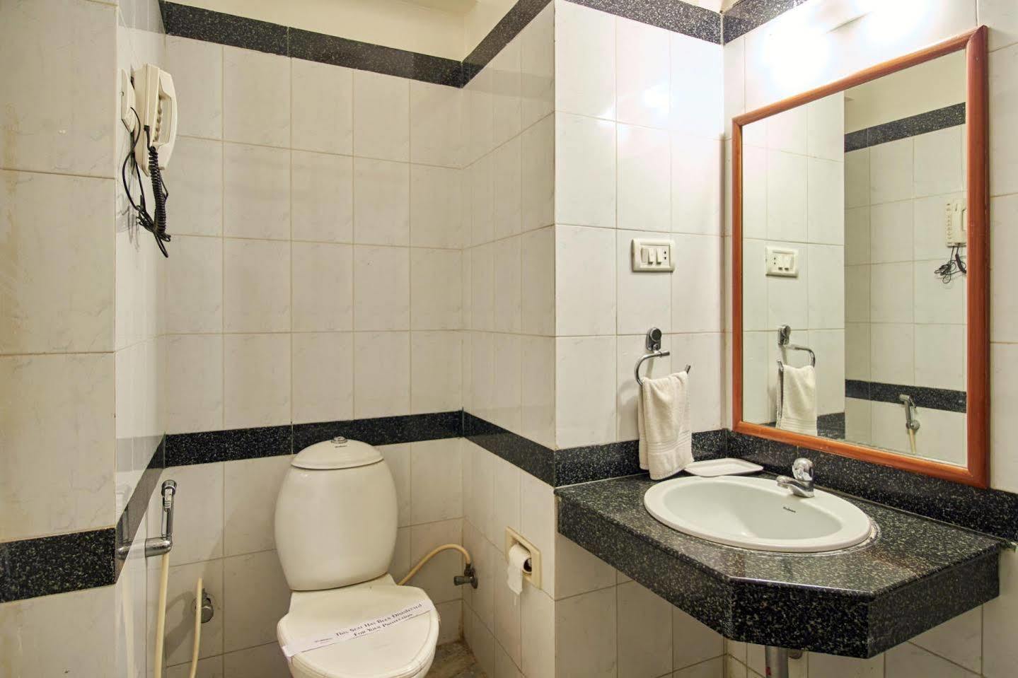 Hotel Chalukya Bangalore Bagian luar foto