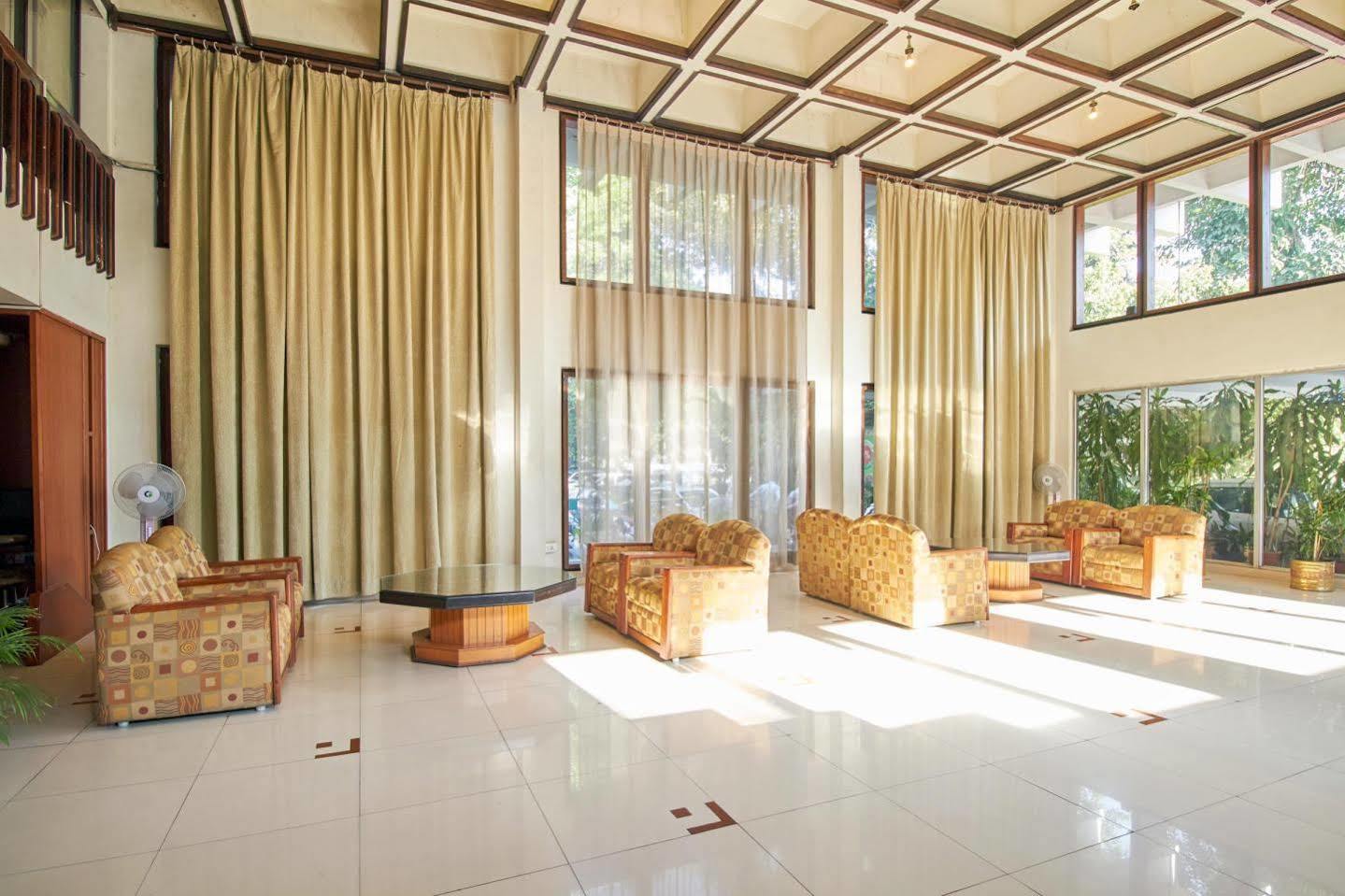 Hotel Chalukya Bangalore Bagian luar foto