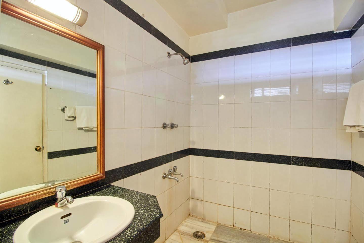 Hotel Chalukya Bangalore Bagian luar foto