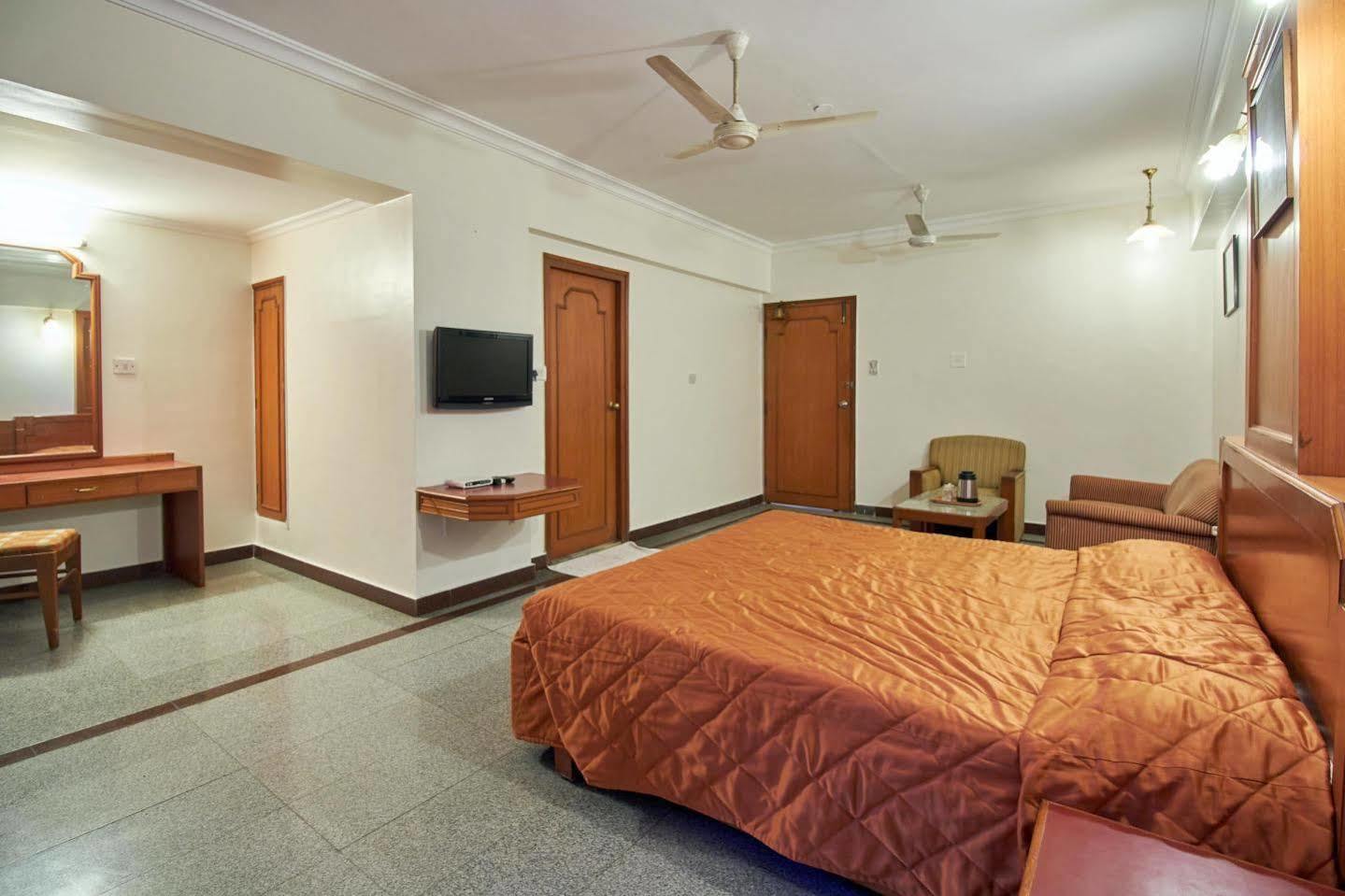 Hotel Chalukya Bangalore Bagian luar foto